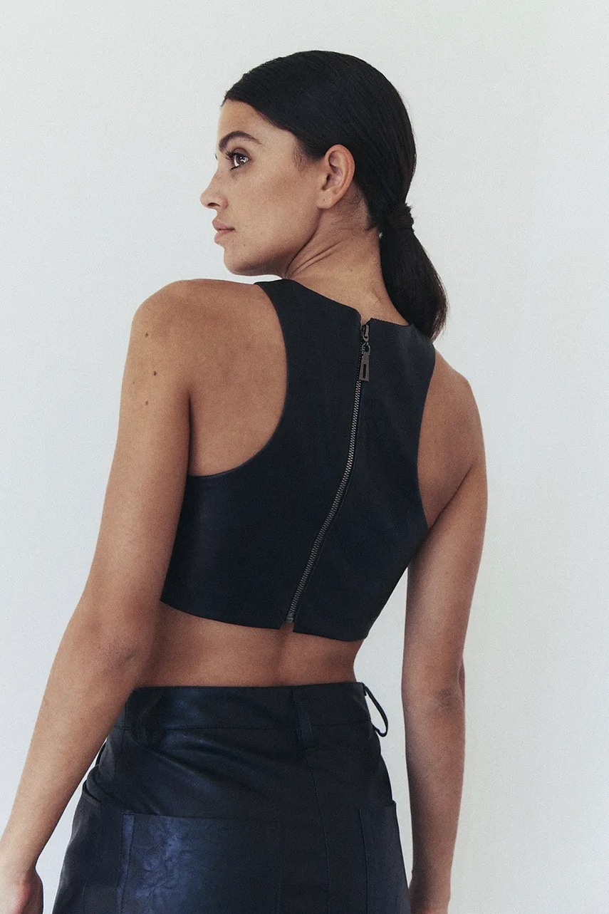 Top MUUV. ET χρώμα: μαύρο φωτογραφία