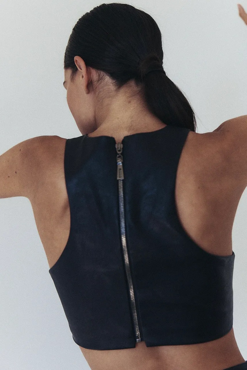 Top MUUV. ET χρώμα: μαύρο φωτογραφία