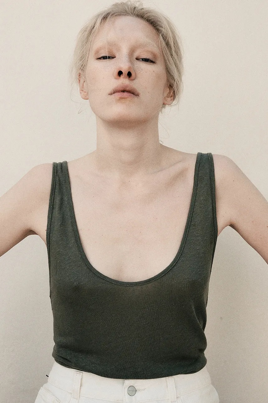 Λευκό τοπ MUUV. CACHE χρώμα: πράσινο φωτογραφία