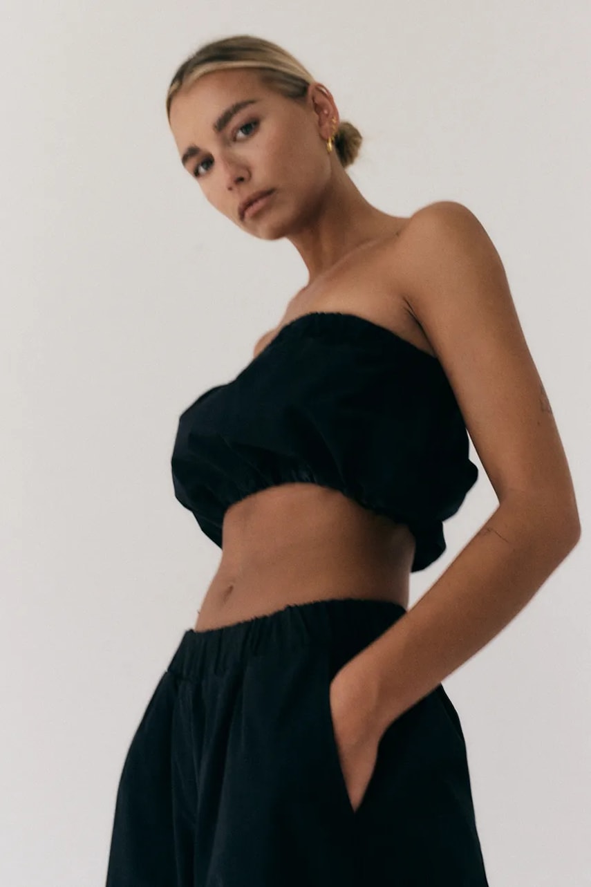 MUUV. top din bumbac culoarea negru, cu spate descoperit