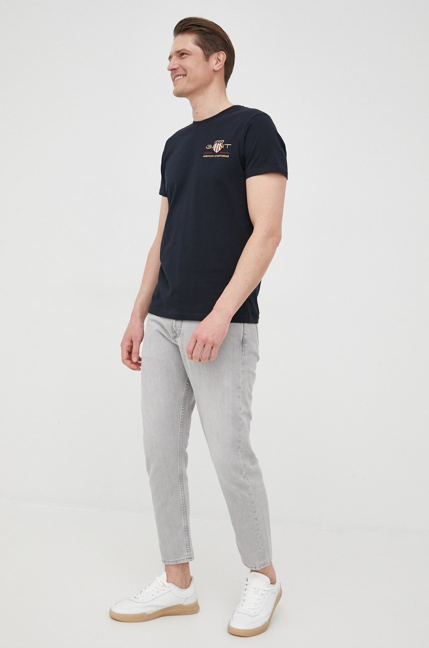 

Футболка Gant цвет чёрный с аппликацией