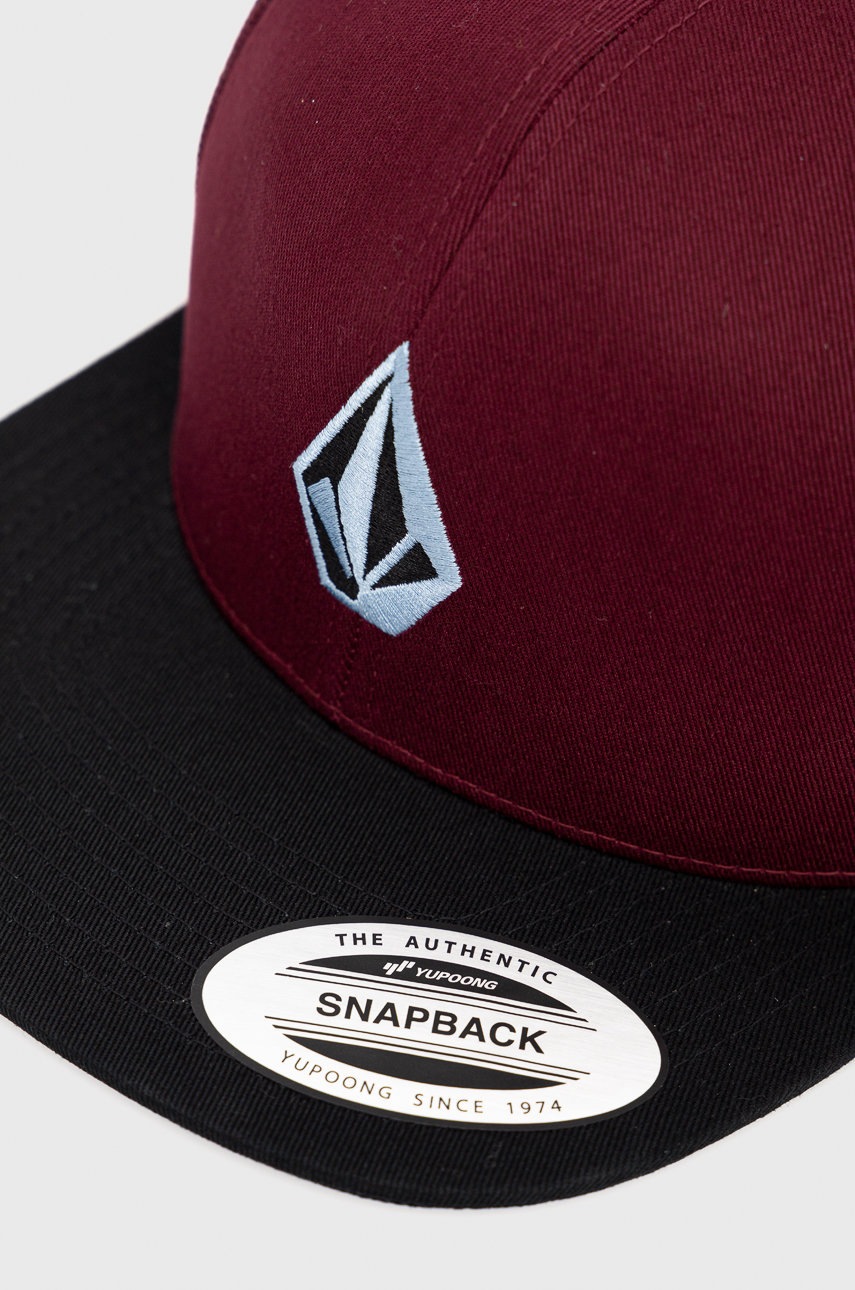 

Шапка Volcom цвет фиолетовый с аппликацией