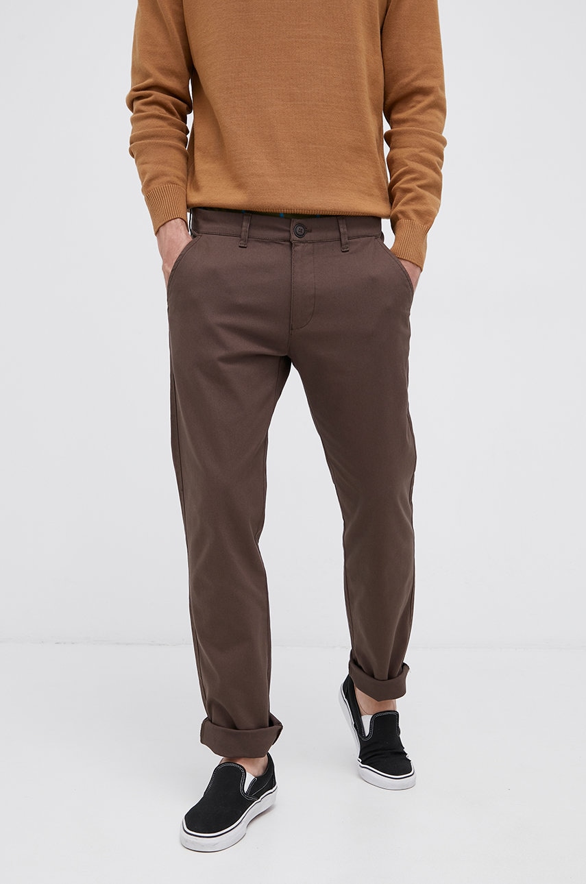 Cross jeans pantaloni bărbați, culoarea maro, mulat
