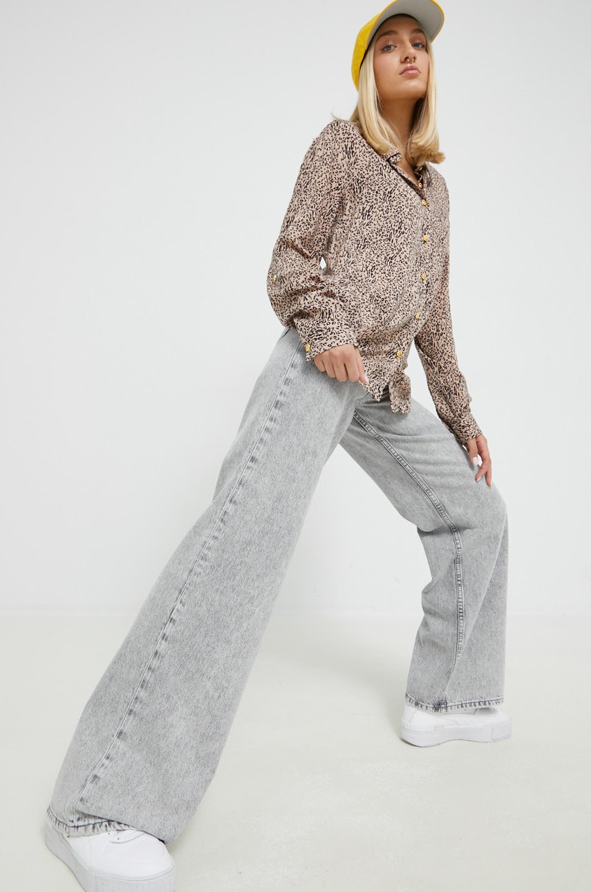 

Рубашка Cross Jeans женская цвет бежевый regular классический воротник