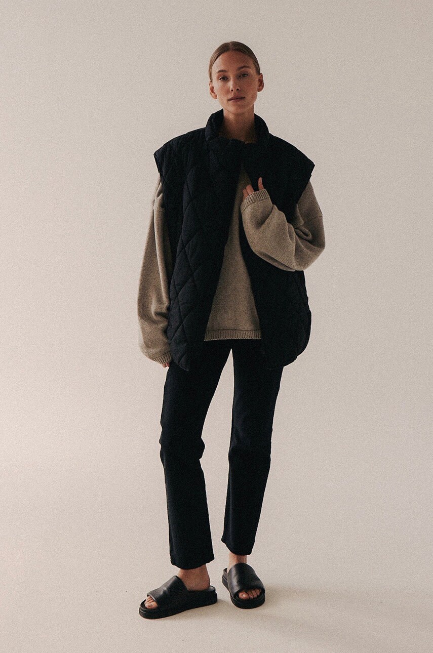 

Безрукавка MUUV. Kamizelka Oversize Les Formes женская цвет чёрный переходной