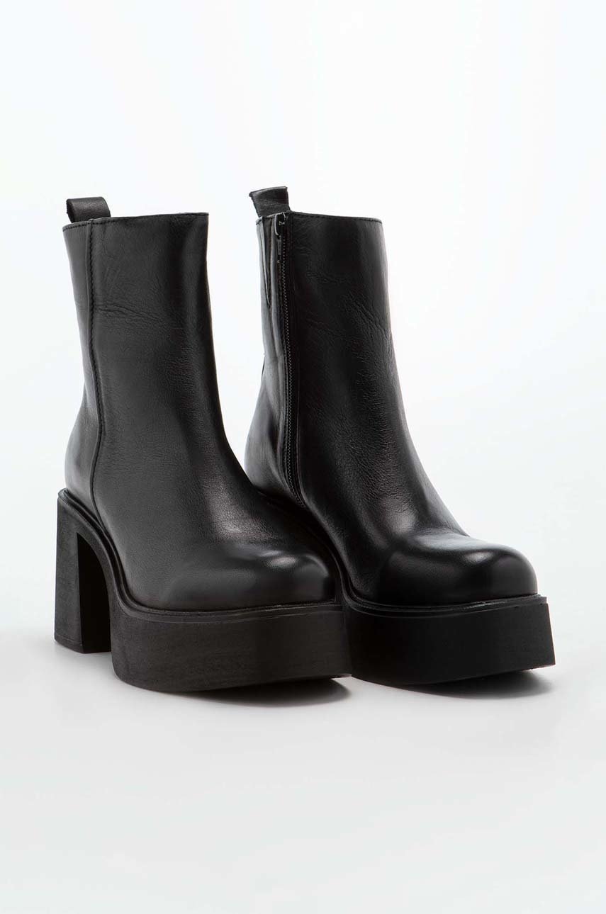 

Кожаные полусапожки Charles Footwear Daisy женские цвет чёрный каблук кирпичик