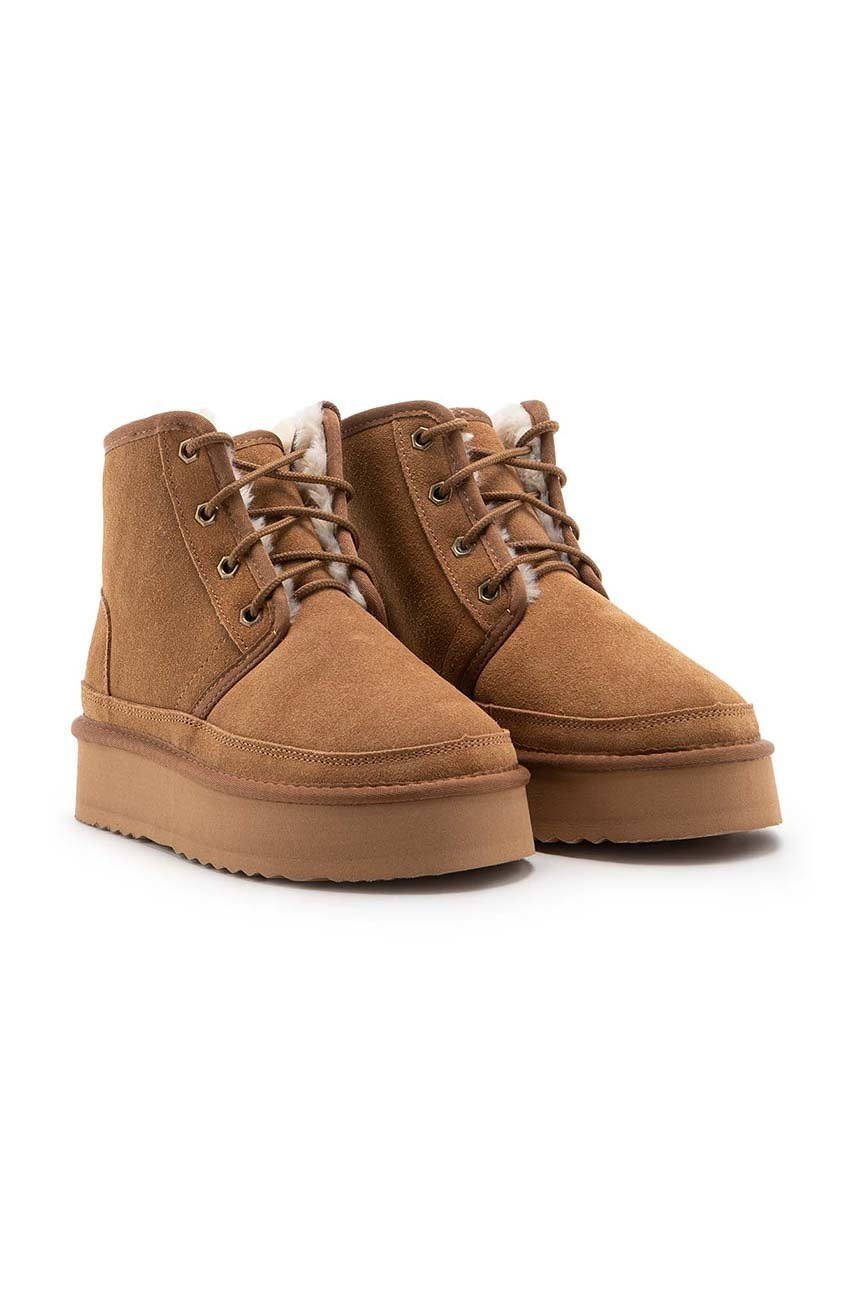 

Замшеві чоботи Charles Footwear Grace колір коричневий