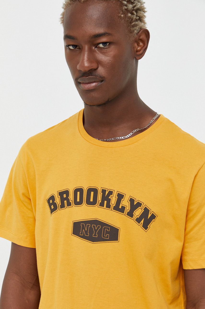 Cross Jeans tricou din bumbac culoarea galben, cu imprimeu