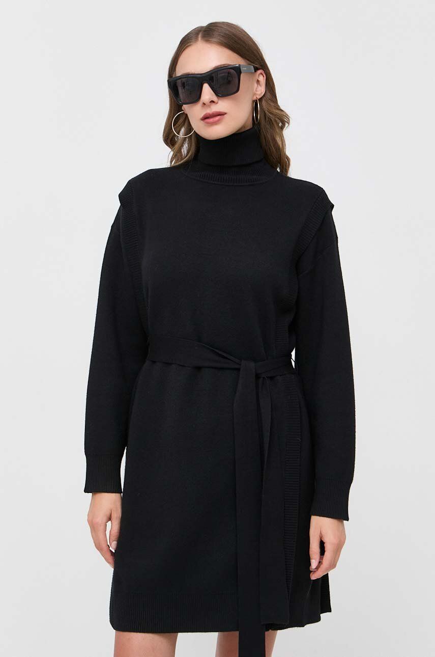Šaty Silvian Heach černá barva, mini, oversize - černá - 57 % Viskóza