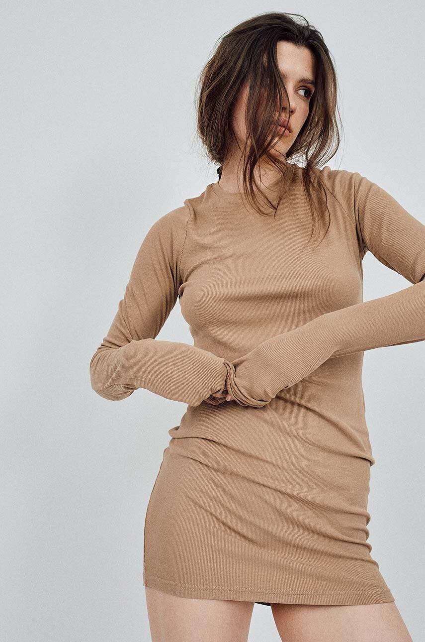 MUUV. rochie LIGHT RIB culoarea maro, mini, mulată MUUV. rochie LIGHT RIB culoarea maro, mini, mulată