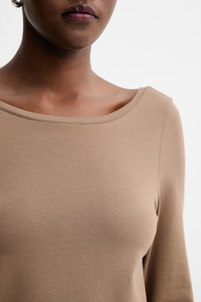 Μακρυμάνικο MUUV. χρώμα: καφέ, 0 φωτογραφία