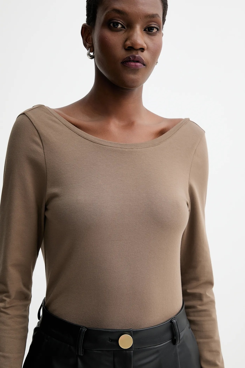 Μακρυμάνικο MUUV. χρώμα: καφέ, 0 φωτογραφία