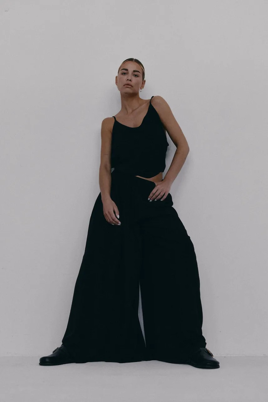 MUUV. pantaloni DUE culoarea negru, lat, medium waist