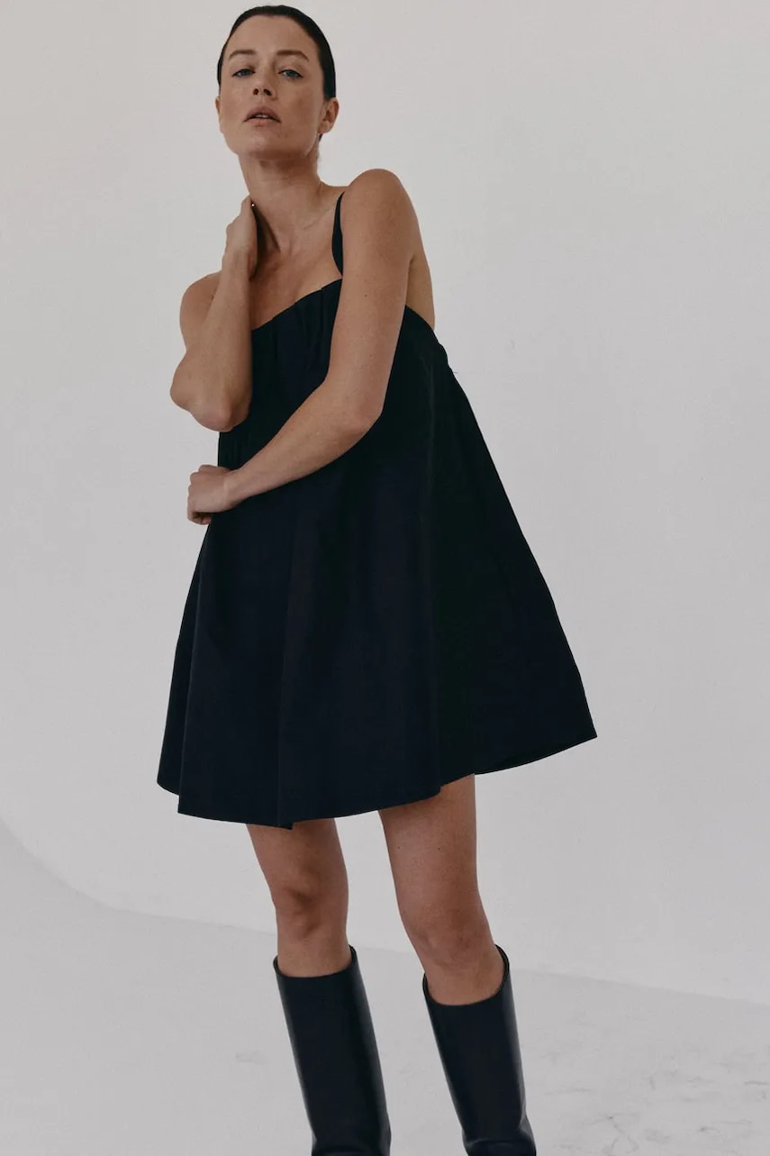 MUUV. rochie JELLE culoarea negru, mini, oversize