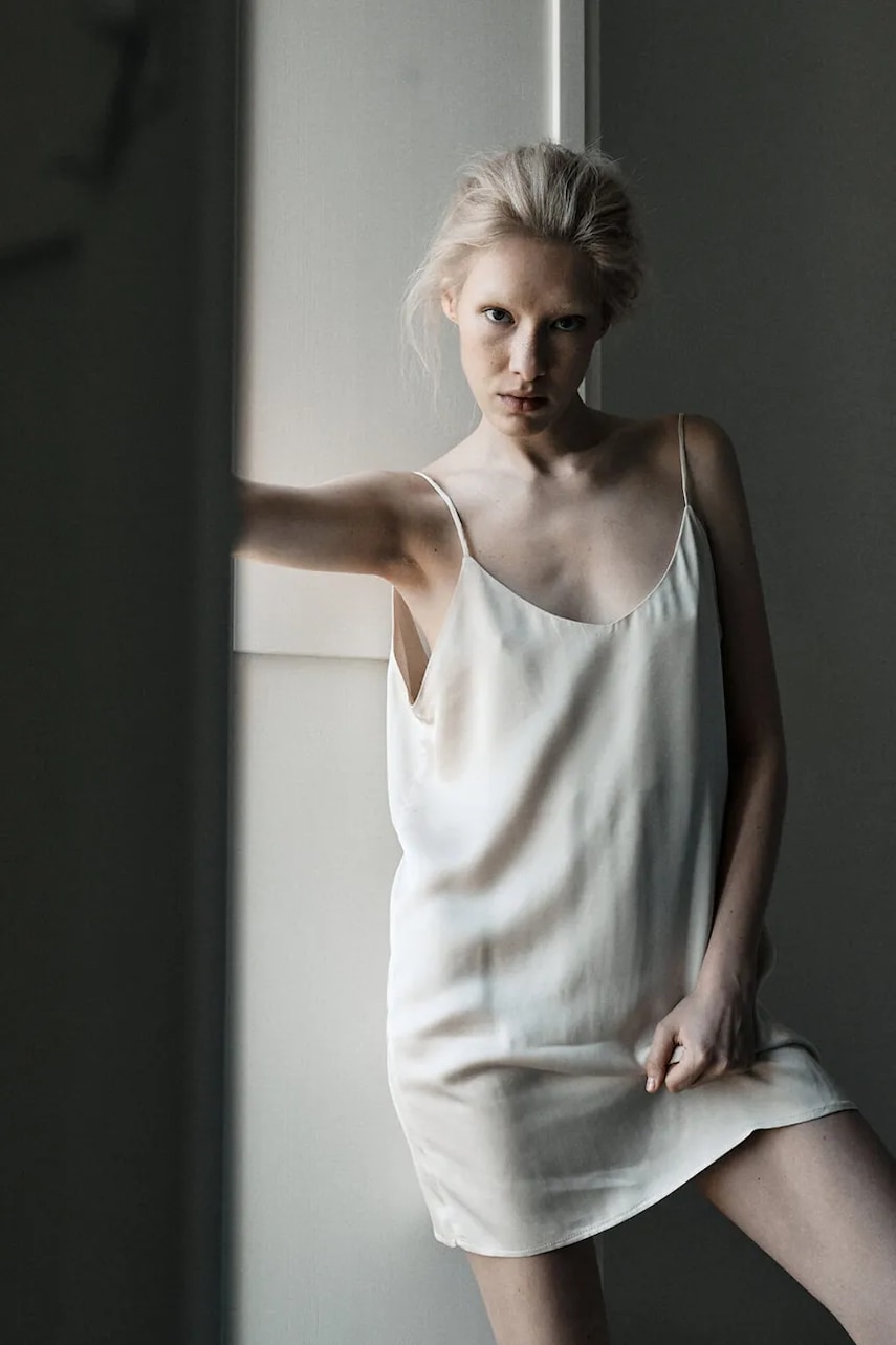 MUUV. rochie FEU culoarea bej, mini, evazati