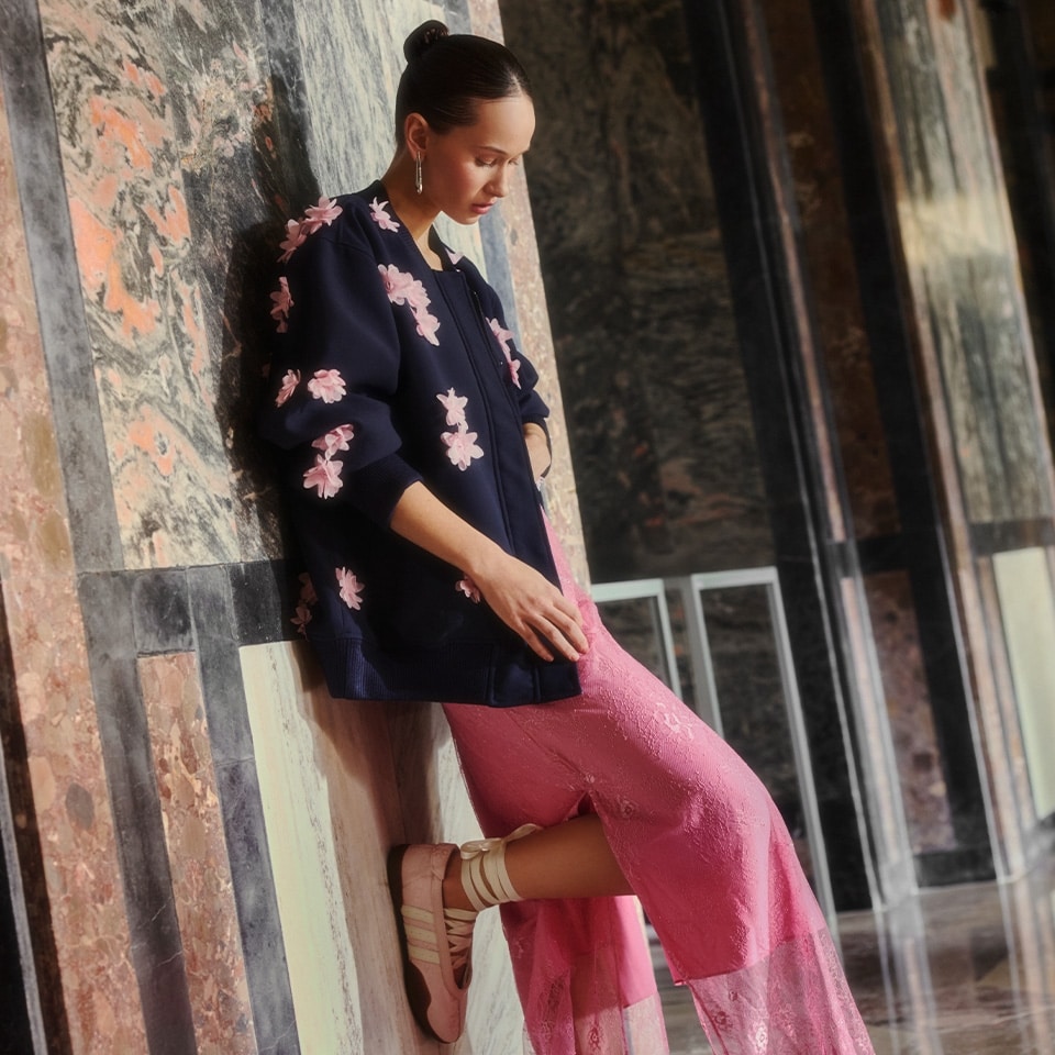 category teaser FEMALE banner